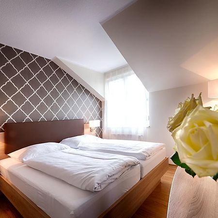 Dom Hotel Гешер Екстериор снимка