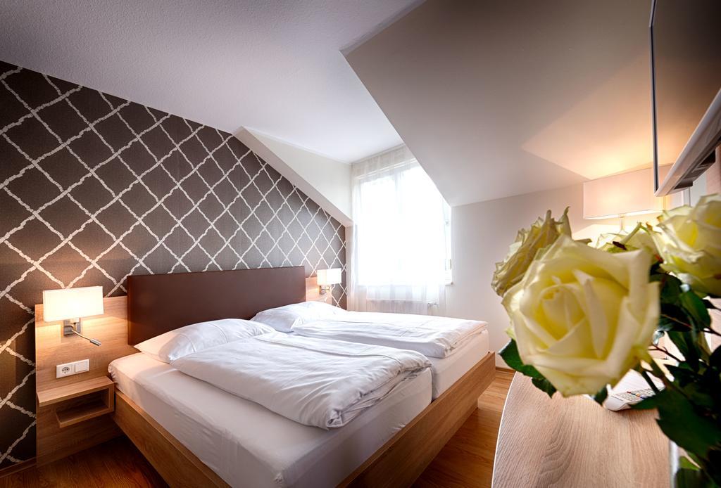 Dom Hotel Гешер Екстериор снимка