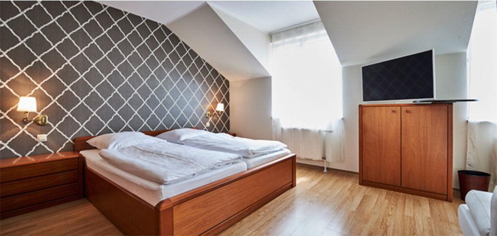 Dom Hotel Гешер Екстериор снимка