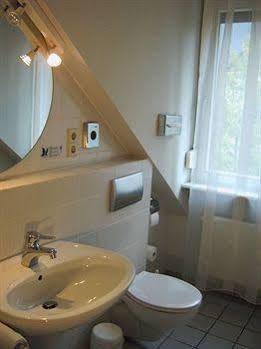 Dom Hotel Гешер Екстериор снимка